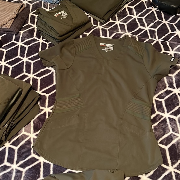 Grey’s Anatomy Impact Moto scrubs - Picture 2 of 11